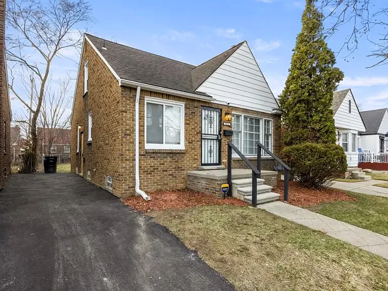 8871 Sussex St — Photo 3