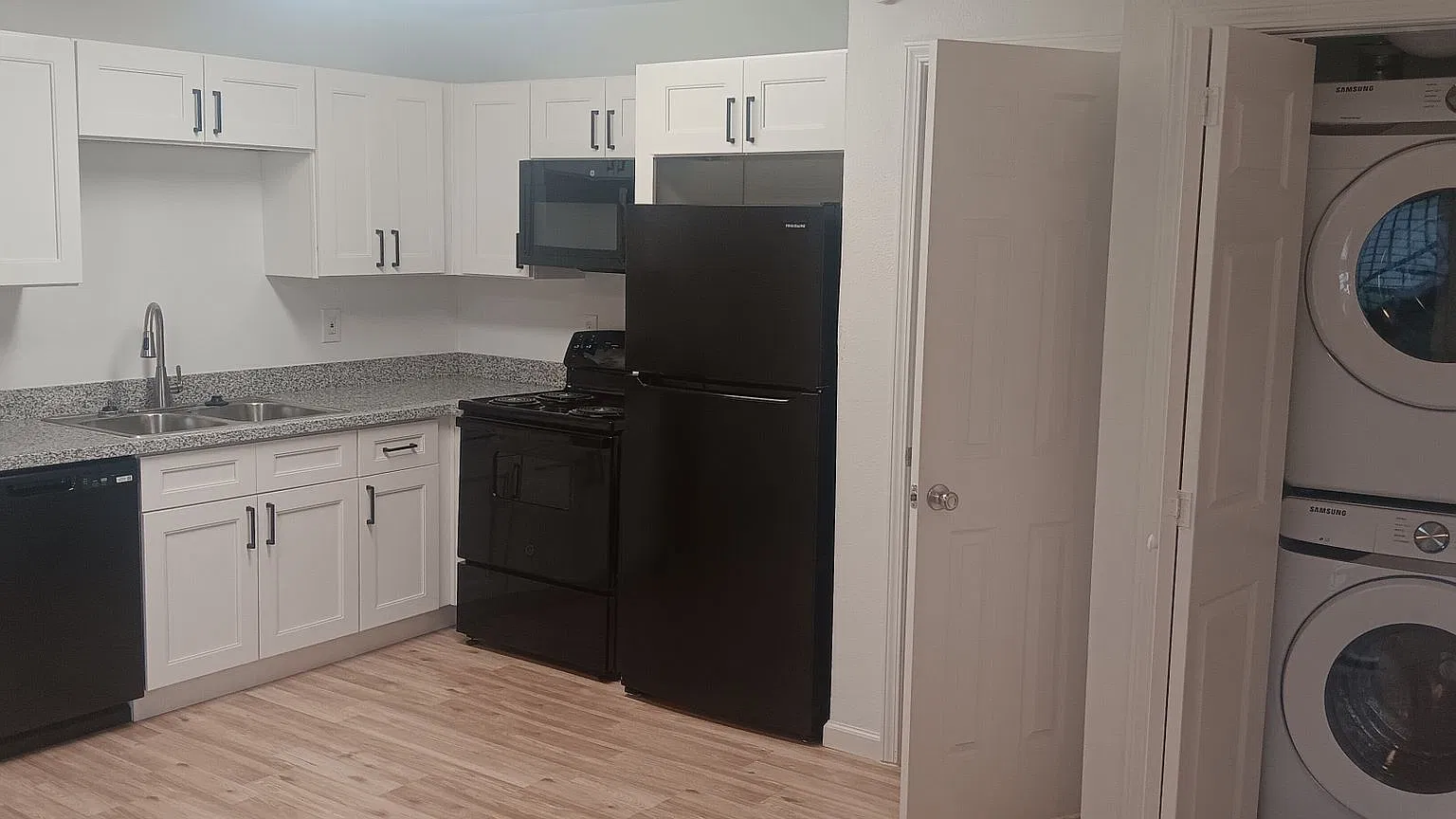 2212 Dunlavy St — Photo 1