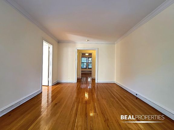 3rd image of 1116 W Oakdale Ave #1A