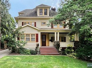 63 Washington Pl, Ridgewood, NJ 07450