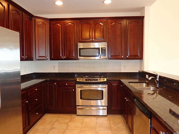 3rd image of 44 Wexford Ln