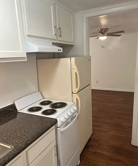 Spring Tree Village Apartments — Photo 36
