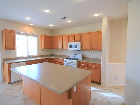 2nd image of 14949 Leaf Ln