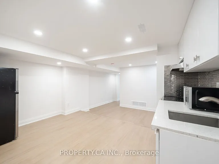 344 Highfield Rd #LOWER — Photo 3