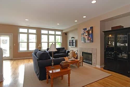 1st image of 1714 W Belmont Ave #P6
