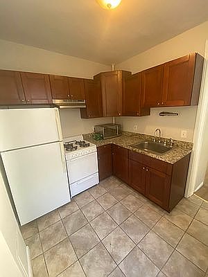 5th image of 31-72 37th St #6
