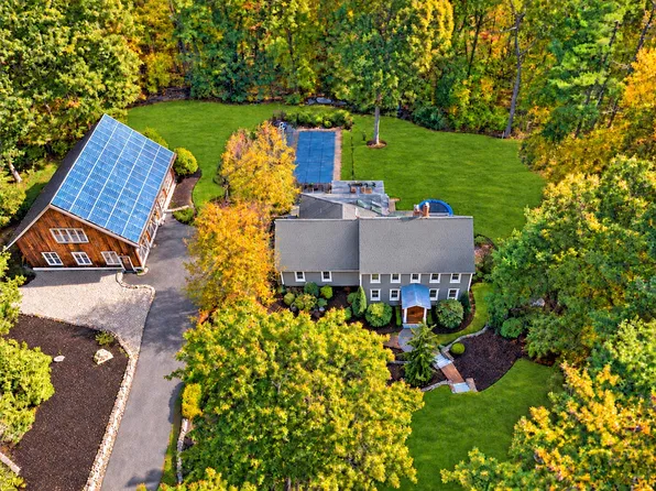 226 Pond St, Hopkinton, MA 01748