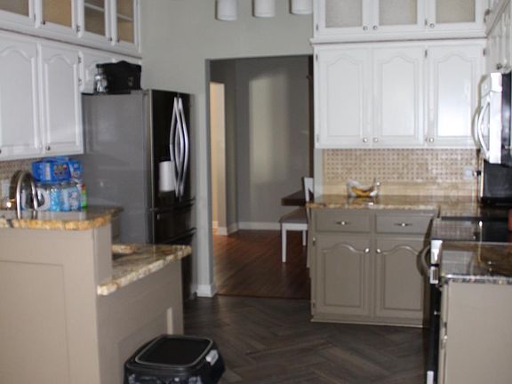 3rd image of 303 Doe Run St