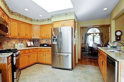 3rd image of 11101 Saratoga Dr