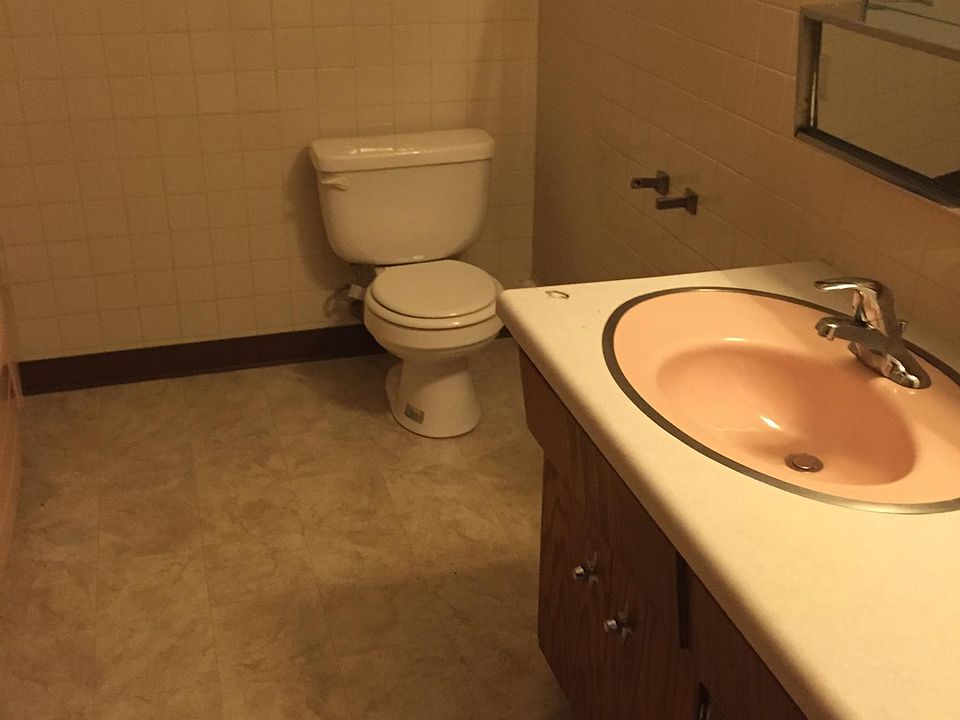 1st image of 923 23rd Ave S APT 4