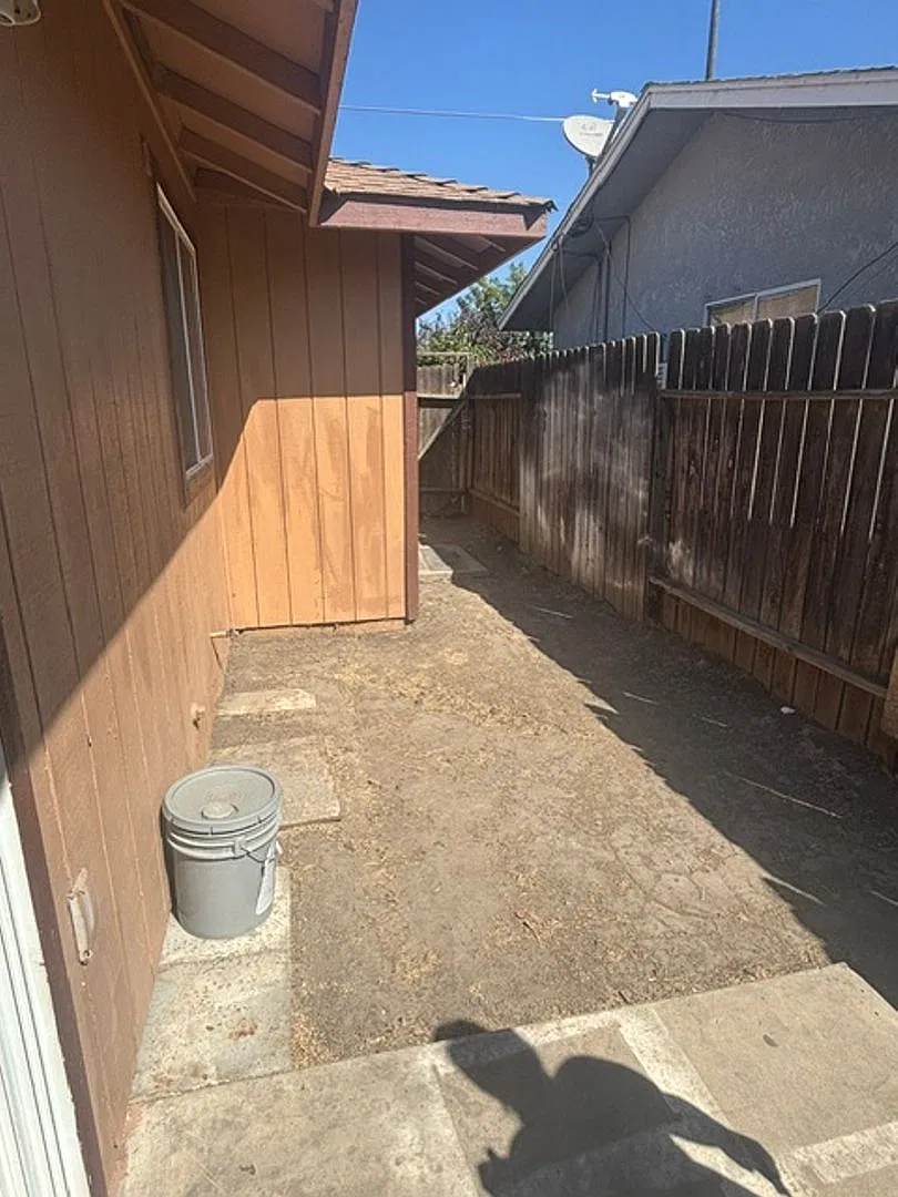 2 Bedroom Home In Dos Palos — Photo 3