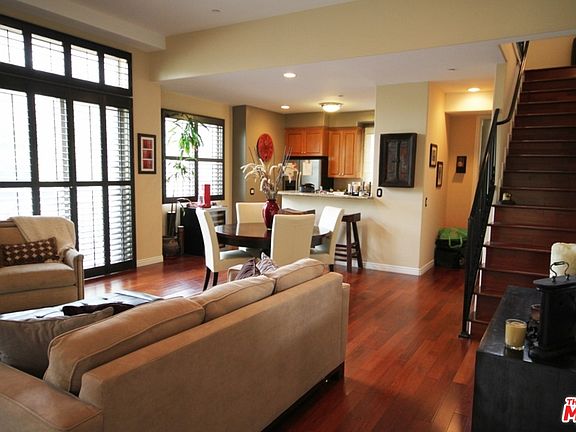 5th image of 11444 Moorpark St Unit 101