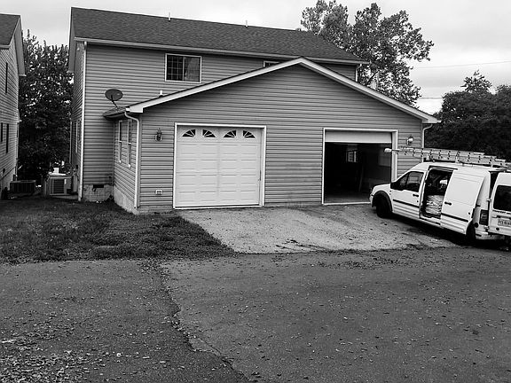 5th image of 101 Park St