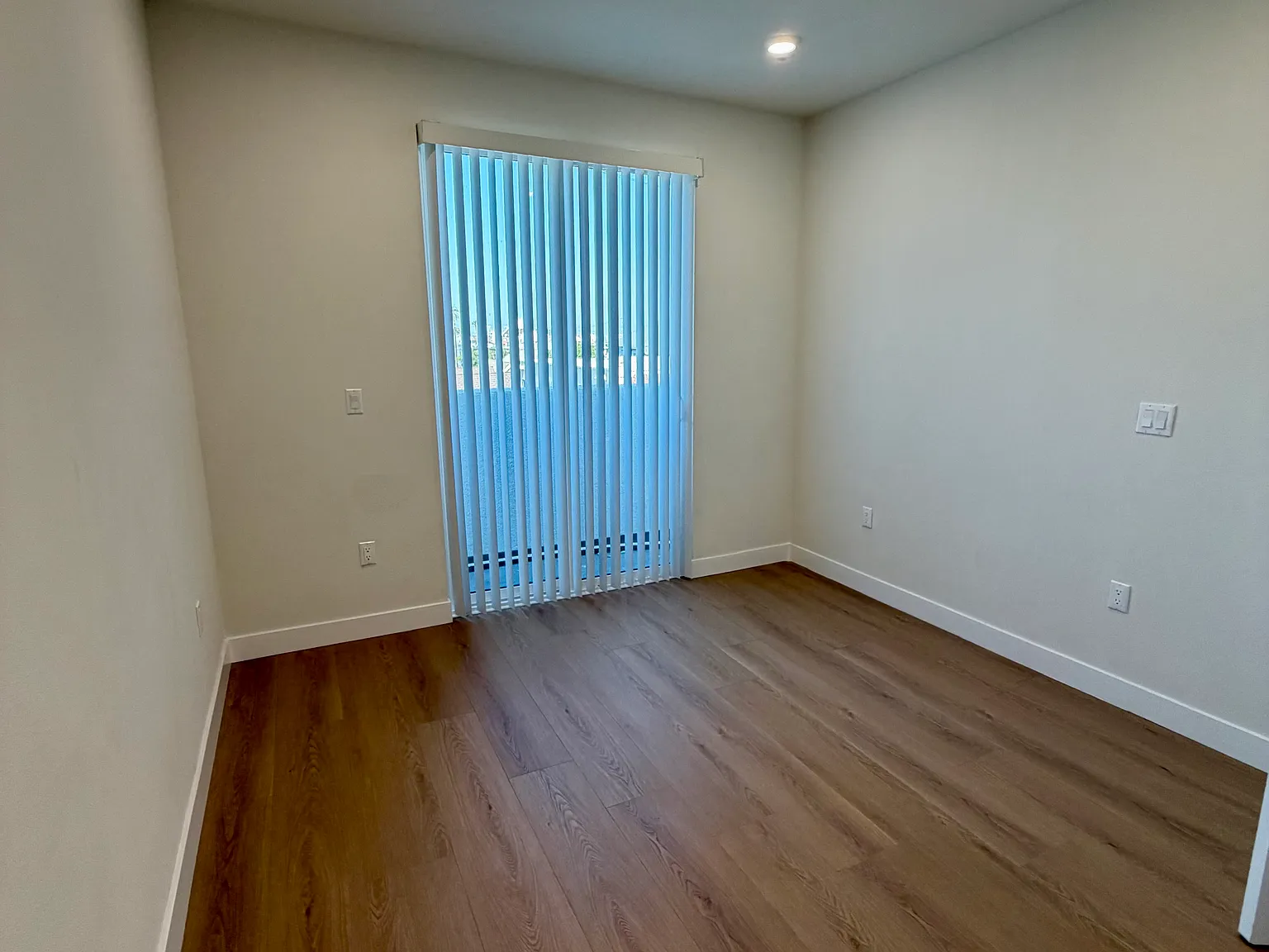 3 bed, 1374 sqft, $3,437 — Photo 4