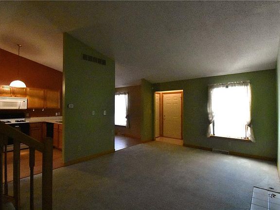 4th image of 864 W Park Ave