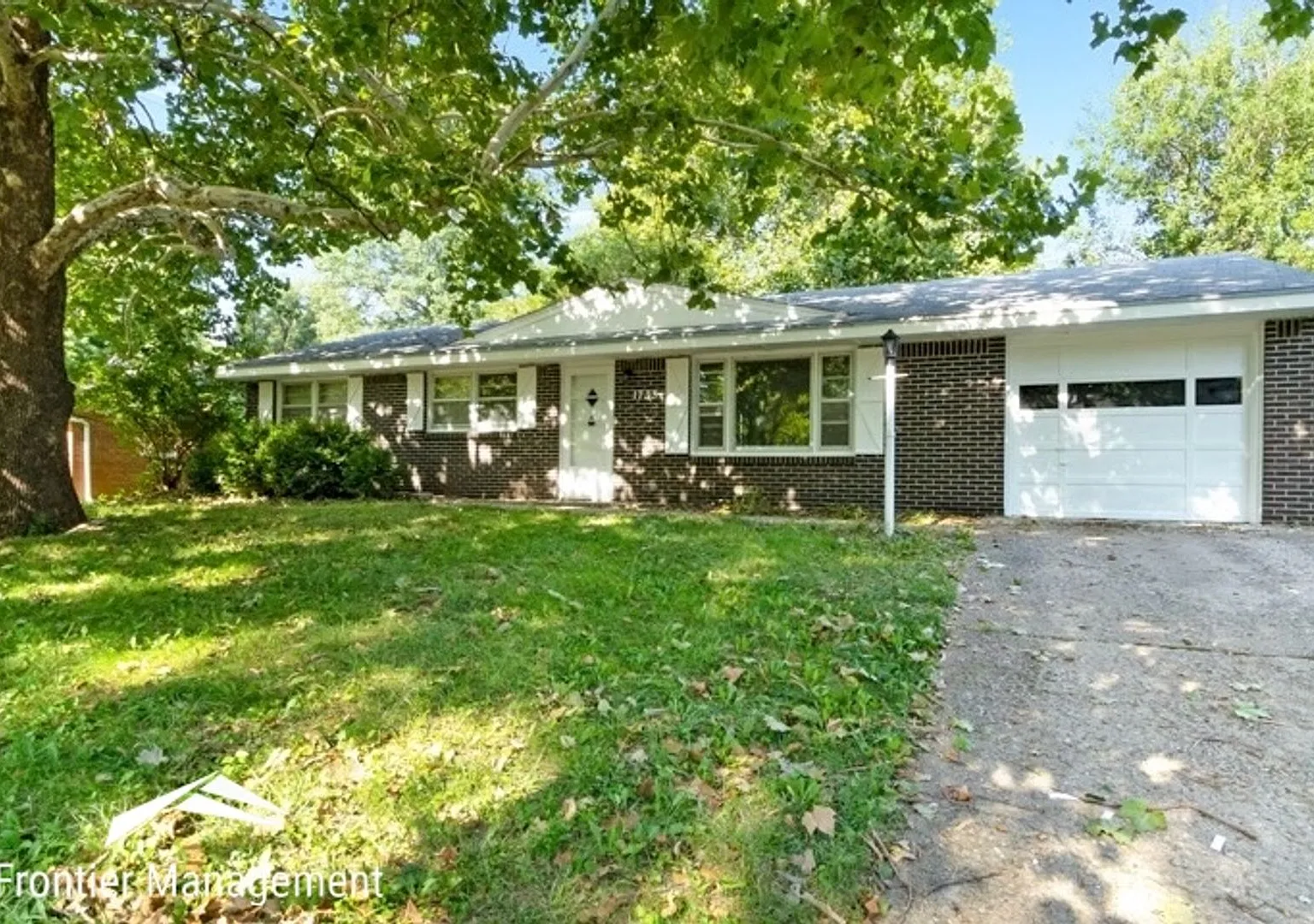 Awesome 3 bedroom home located in a quiet family neighborhood close to to K-State, schools, and s... — Photo 1