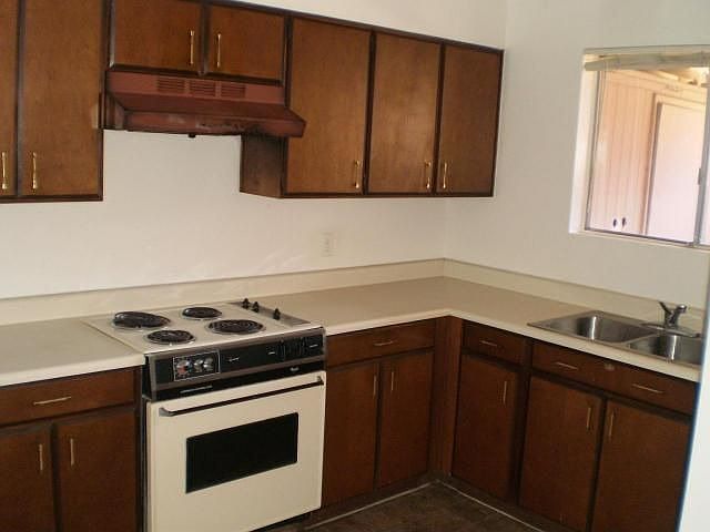 2nd image of 1633 W Missouri Ave APT 9