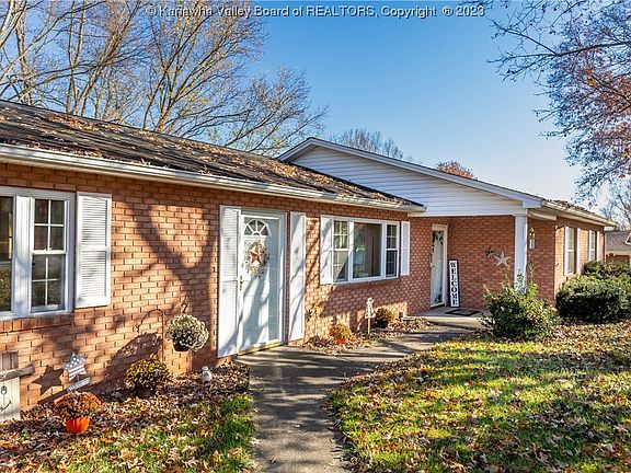 2nd image of 48 Hillsdale Cir