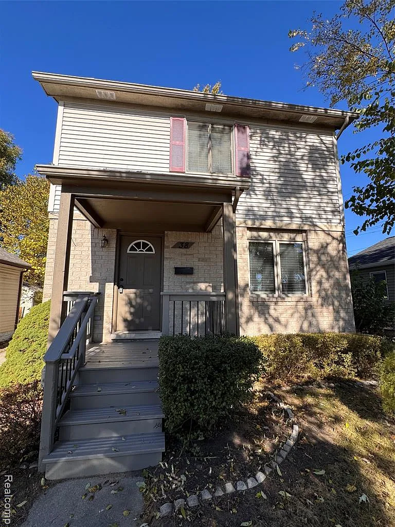 3 bed, 2.5 bath, 1972 sqft, $1,800 — Photo 2