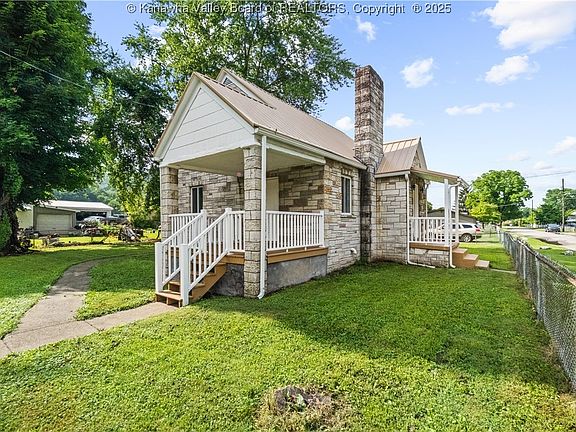 5th image of 5121 Elaine Dr