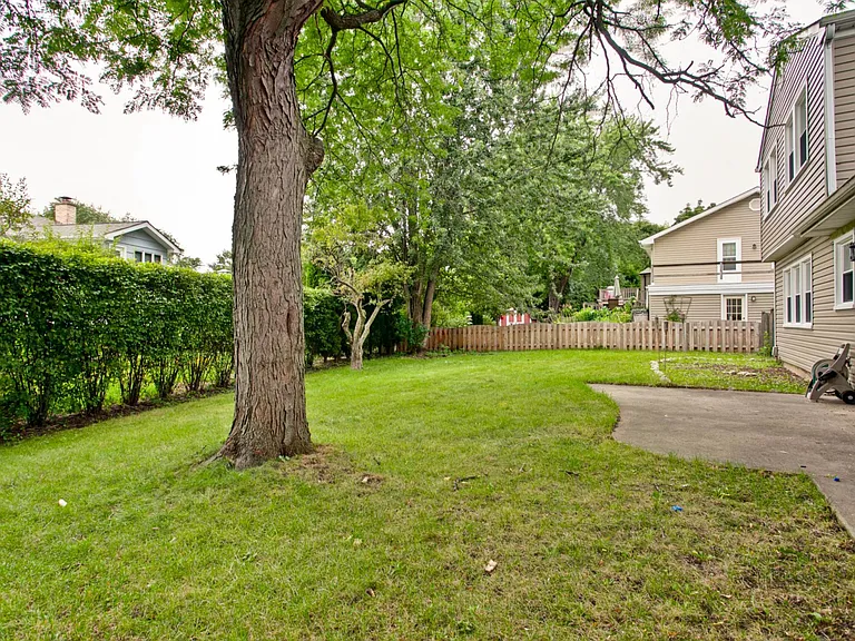 8 Bernard Ct — Photo 19