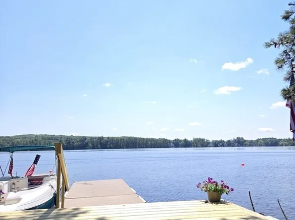 881 Flat Hill Rd, Lunenburg, MA 01462