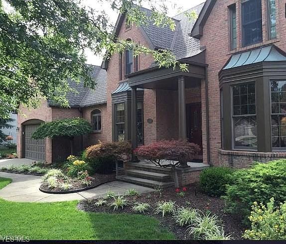 1st image of 163 Alexander Ave