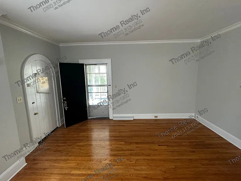 823 Western Ave — Photo 4