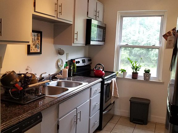 2nd image of 819 S Elm St APT 8