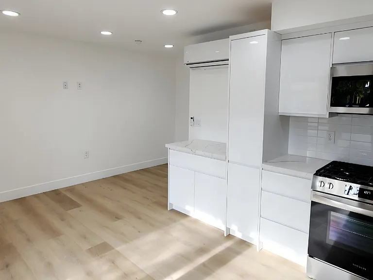 1101-1103 Ocean Ave #B — Photo 6