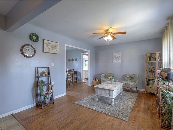 5th image of 613 E Linwood Ter