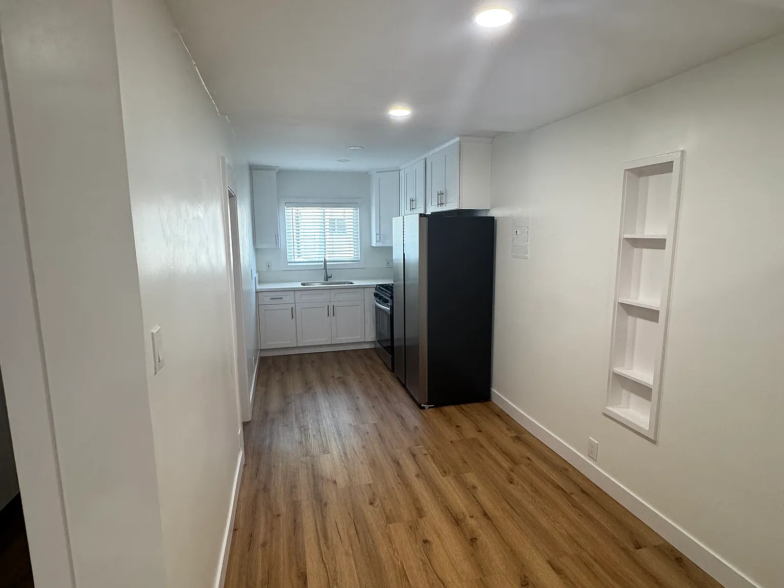 Studio, $2,400 — Photo 3