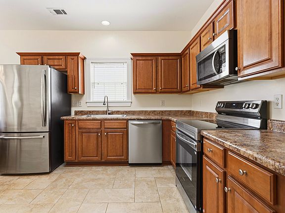 5th image of 1028 Kelly Creek Way