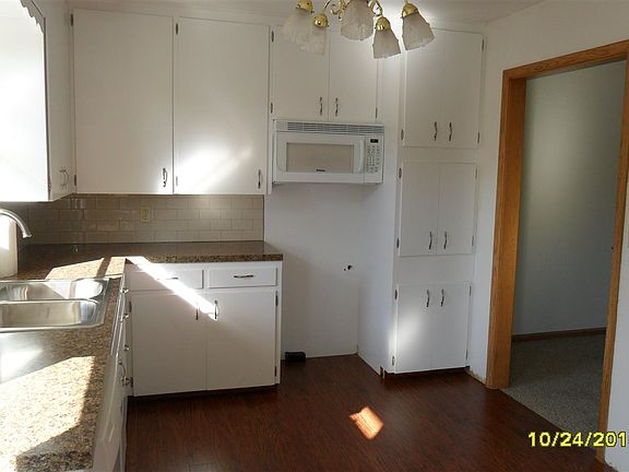 5th image of 210 S 21st St