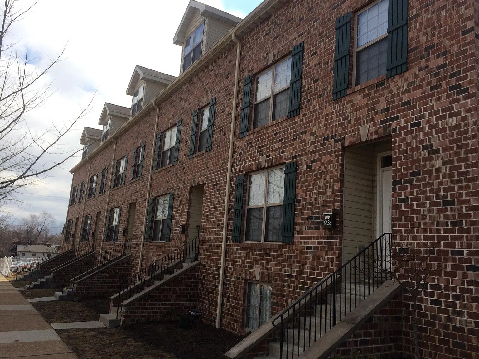 2 bed, 2.5 bath, 1400 sqft, $1,899 — Photo 2