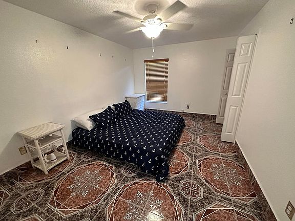 2nd image of 1361 SW Gastador Ave