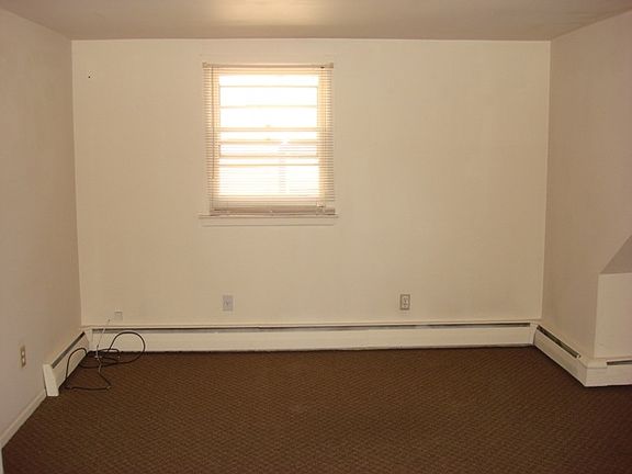 5th image of 20 Scudder Ave