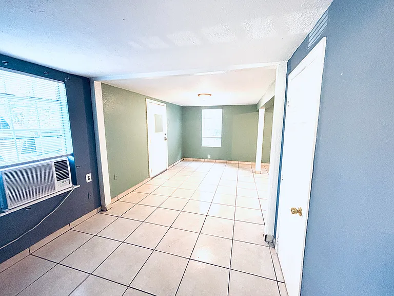 1203 Harrington Ave #C — Photo 8