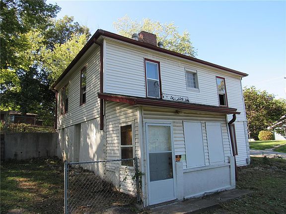 2nd image of 901 S Glenwood Ave