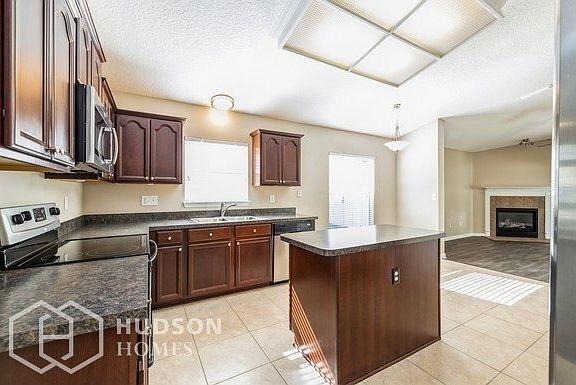 5th image of 167 Silver Glen Ave