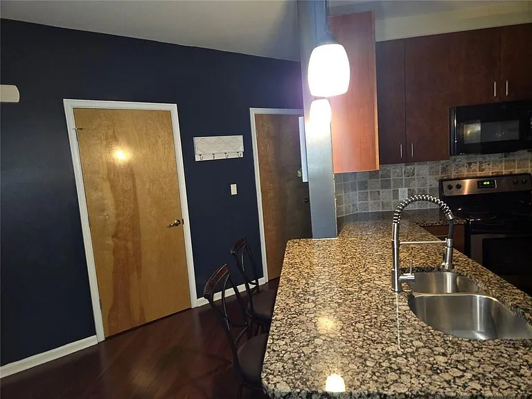 898 Oak St SW #3203 — Photo 9