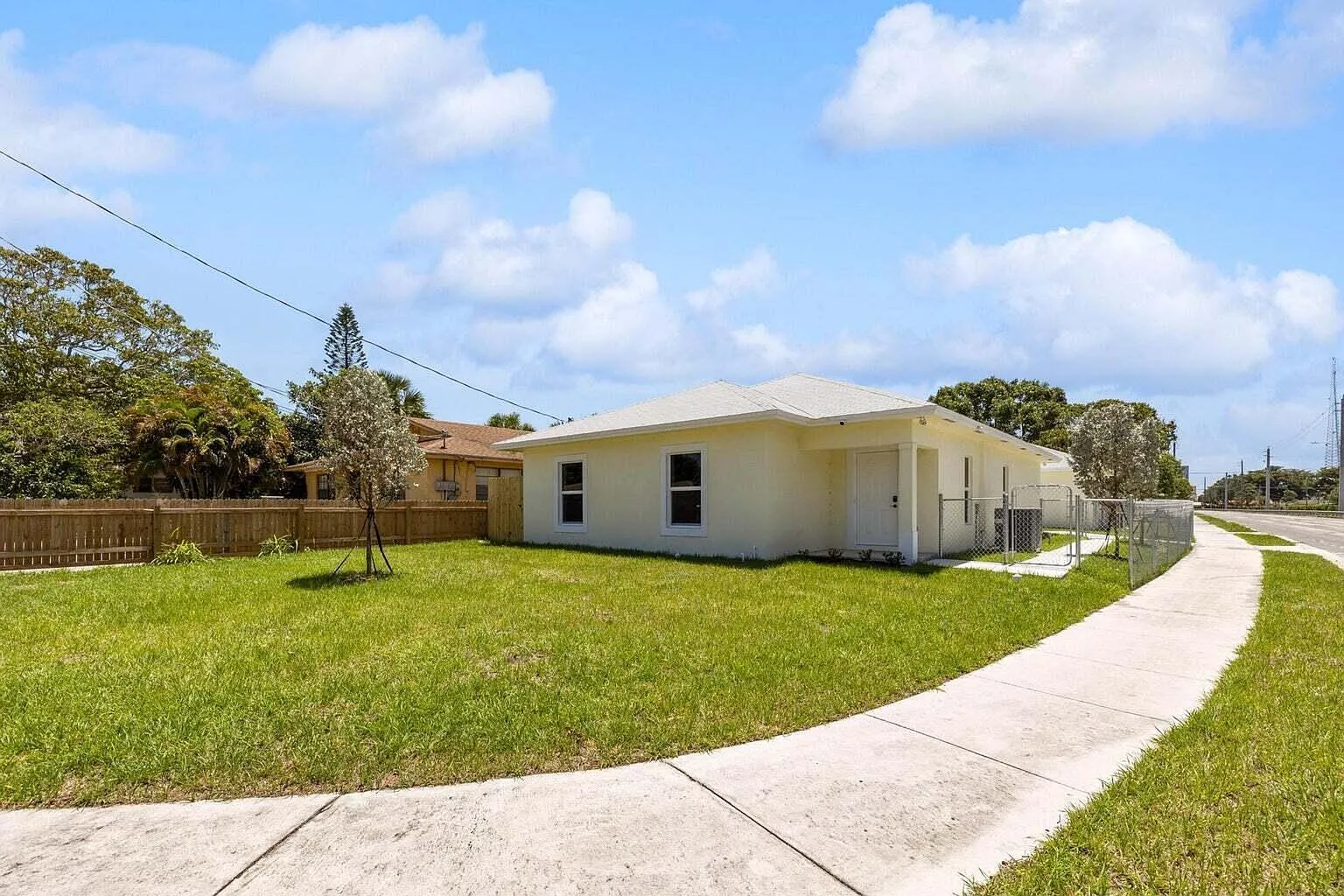 3 bed, 2.0 bath, 1464 sqft, $2,750 — Photo 3