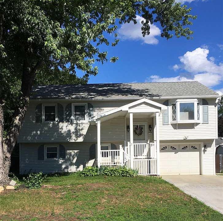 1st image of 5 Cedar Dr