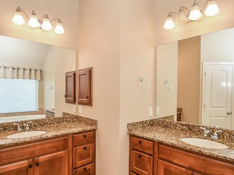 11518 Elizabeth Brook Dr — Photo 16