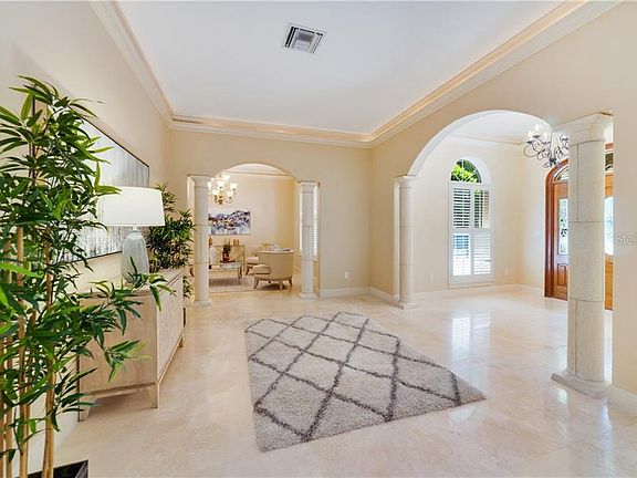 4th image of 1050 N Park Ave