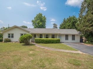110 W Lake Dr, Carrollton, GA 30117
