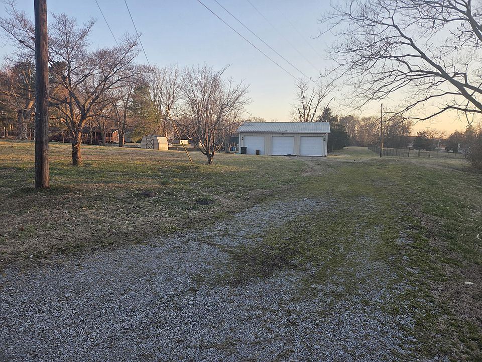 2nd image of 3936 Tanglewood Dr