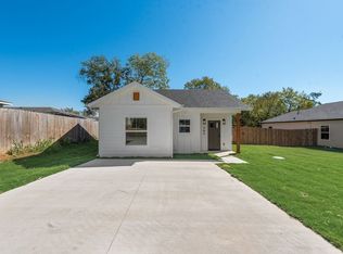 202 Pine St, Bonham, TX 75418