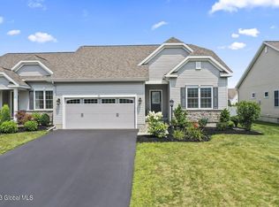 22 Parkview Dr, Mechanicville, NY 12118