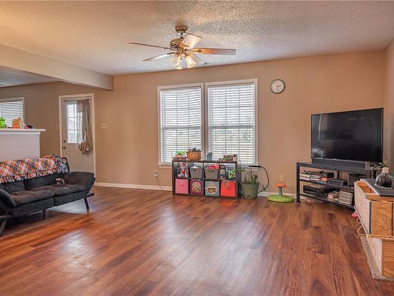 5th image of 828 Wheatgrass Dr